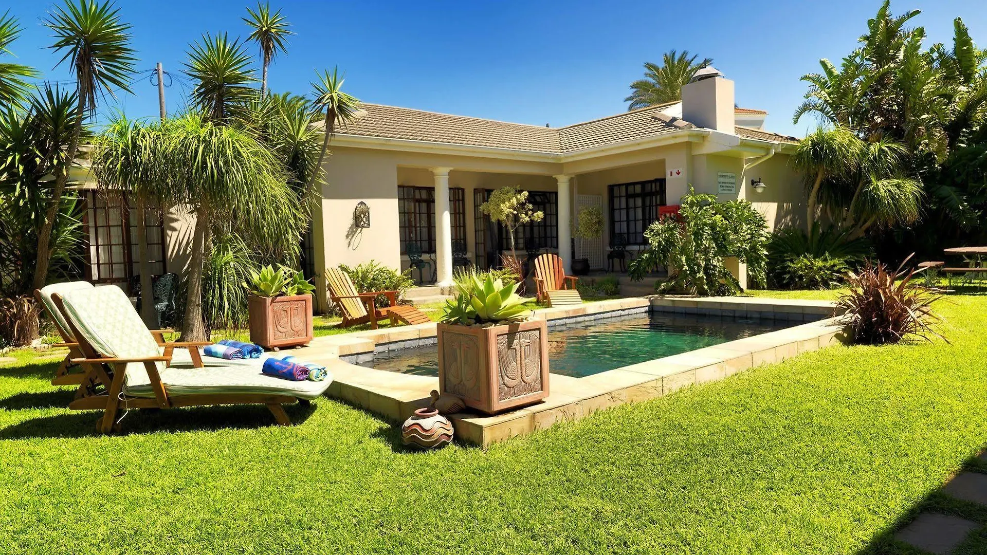 Bed & Breakfast Beachwalk Bed And Breakfast - #Solar Energy #No Loadshedding Port Elizabeth